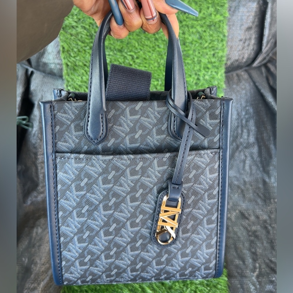 Michael Kors GIGI Extra Crossbody Purse…